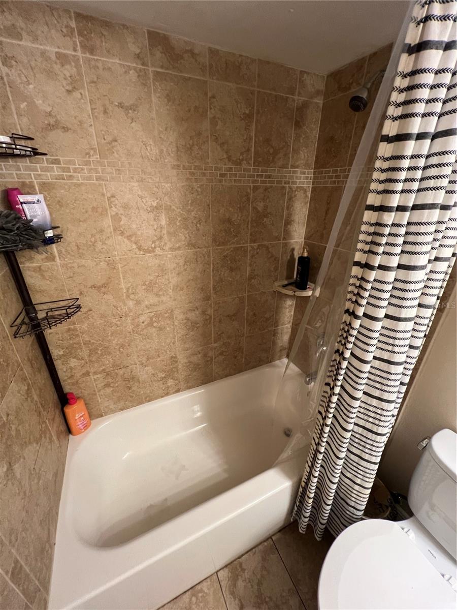 TB8522492