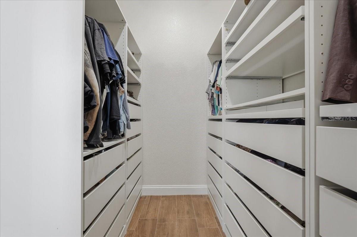 Primary closet system