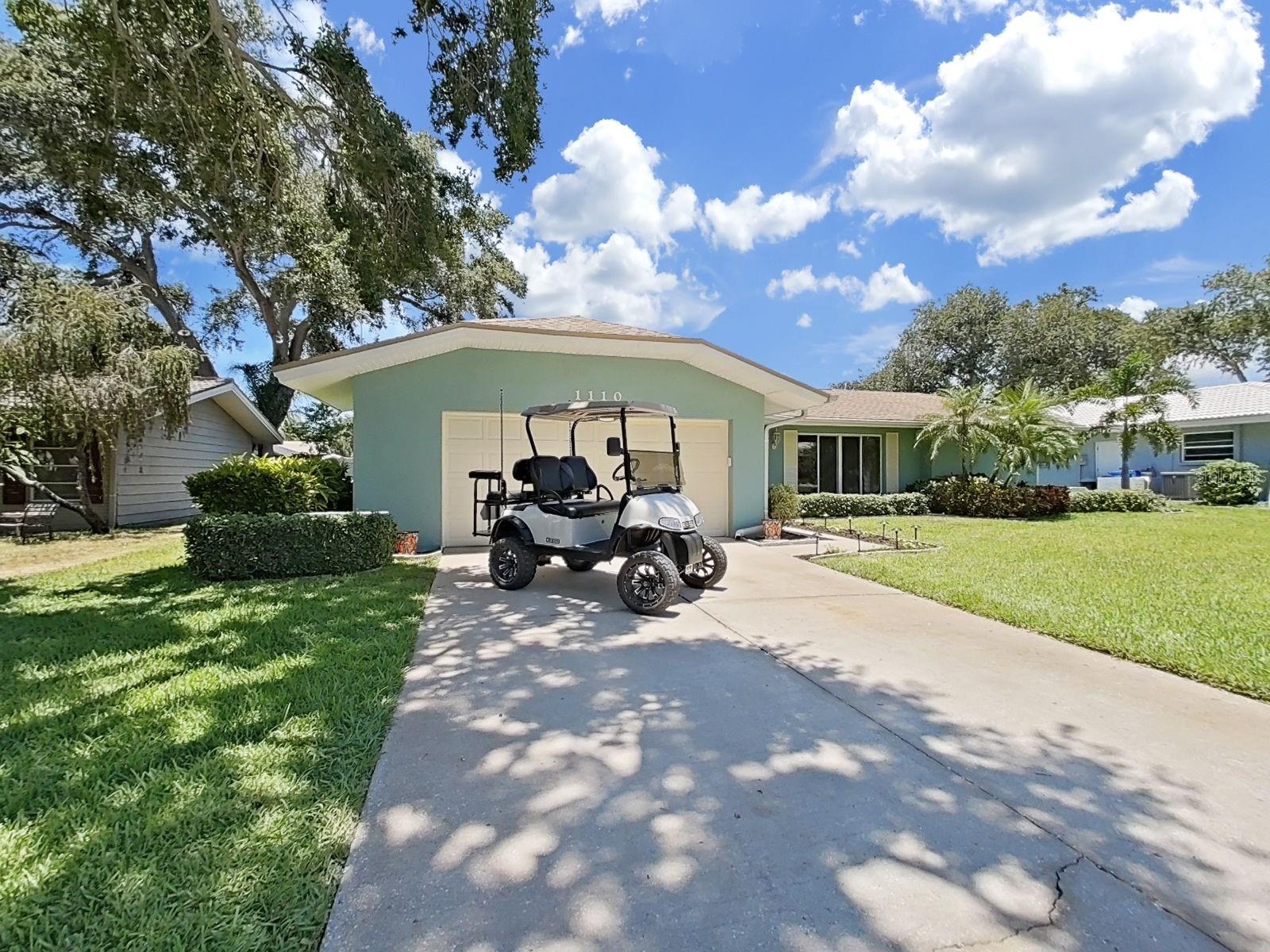 GOLFCART FRIENDLY!! You can go to Downtown, Hammock Park, Dunedin Golf course, Rec Center, Aquatic center and Splash pad, Dunedin High School, Medical care, Blue Jays Stadium (TD Ball Park) and the list keeps going!