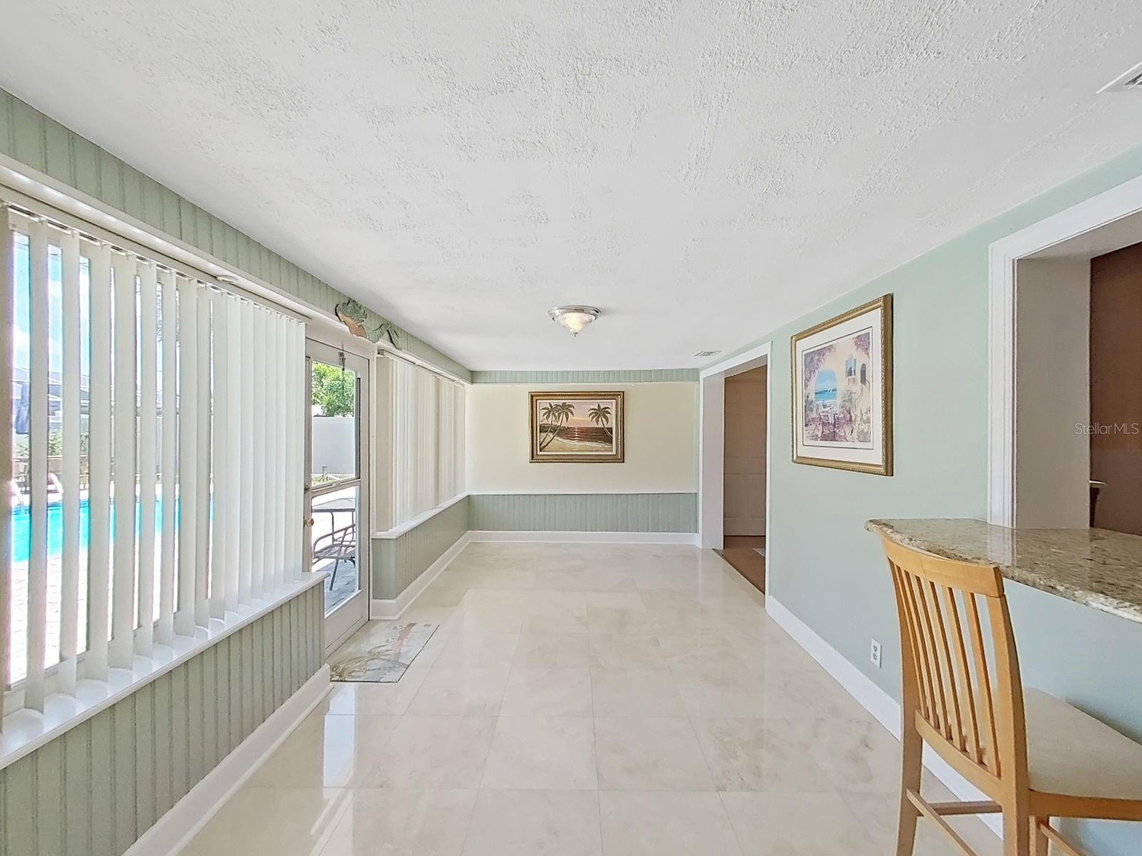 Sunlit Florida room great for a bar area, desk space or Breakfast table. Or all of them!