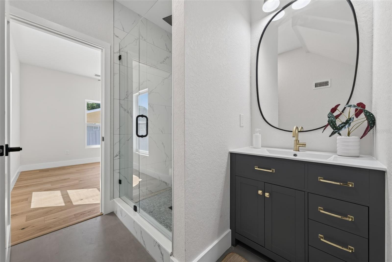 Bed 4 Ensuite Bathroom
