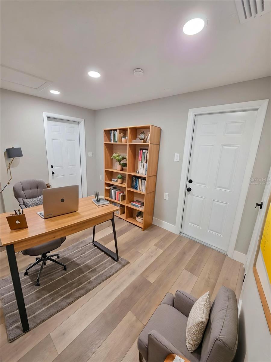 Virtually Staged Bonus Room - Great for office, den, or your imagination!