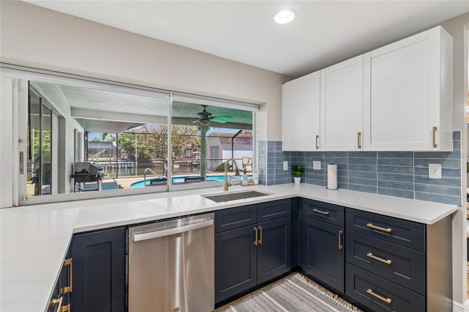 TB8522652