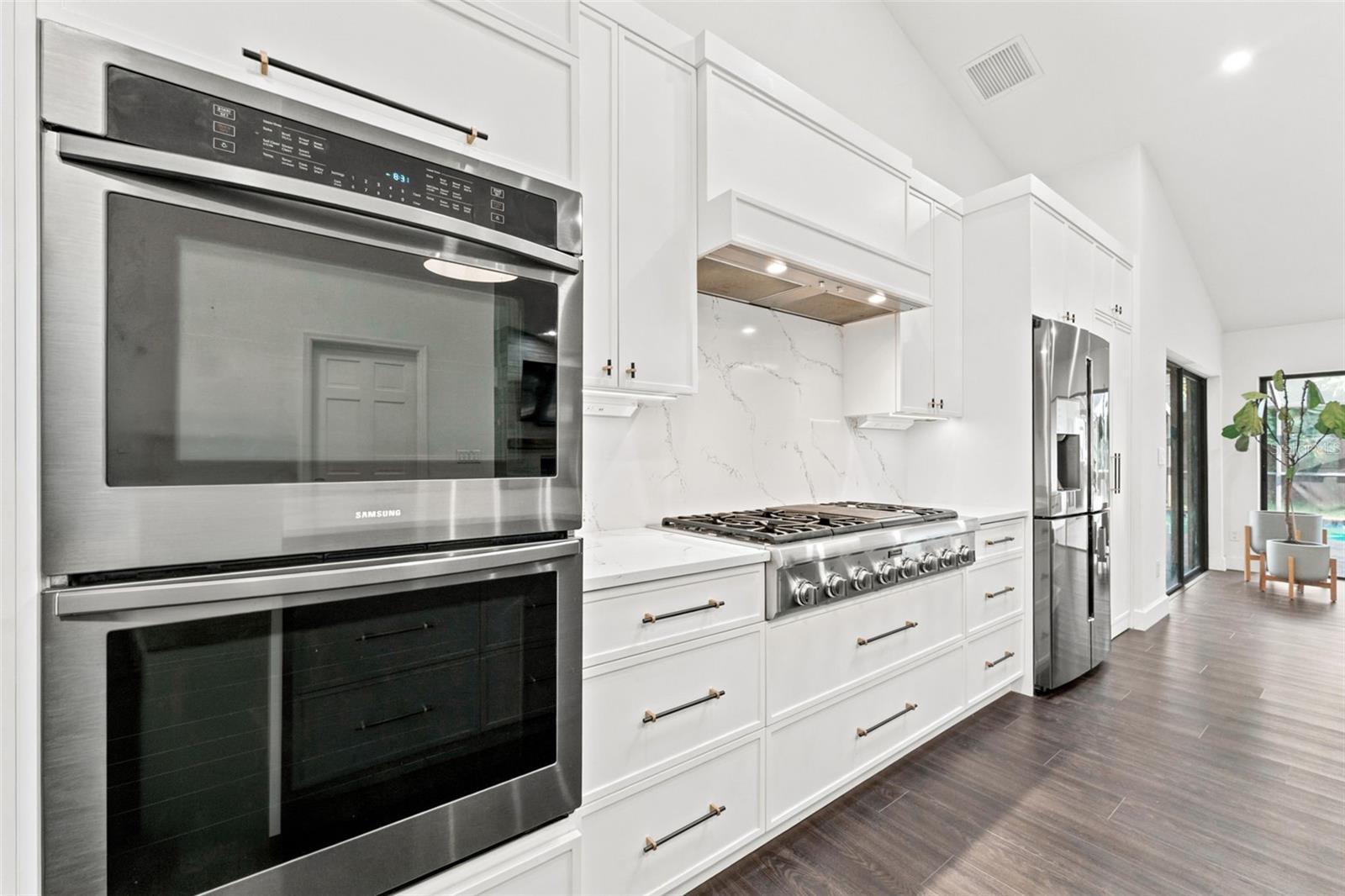 TB8522671