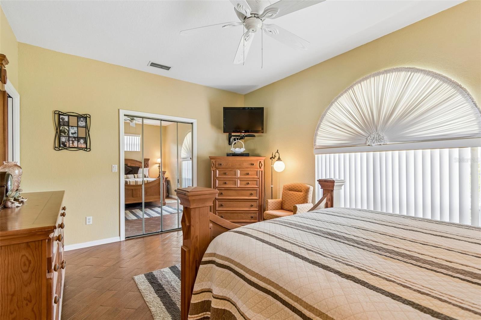 TB8522676