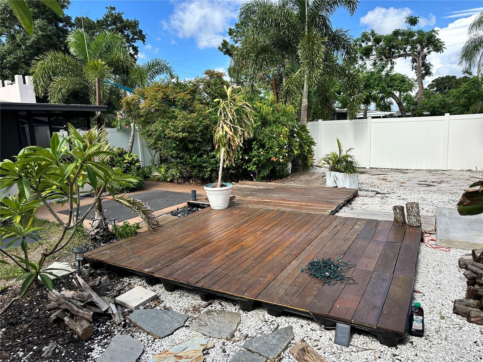 TB8522681