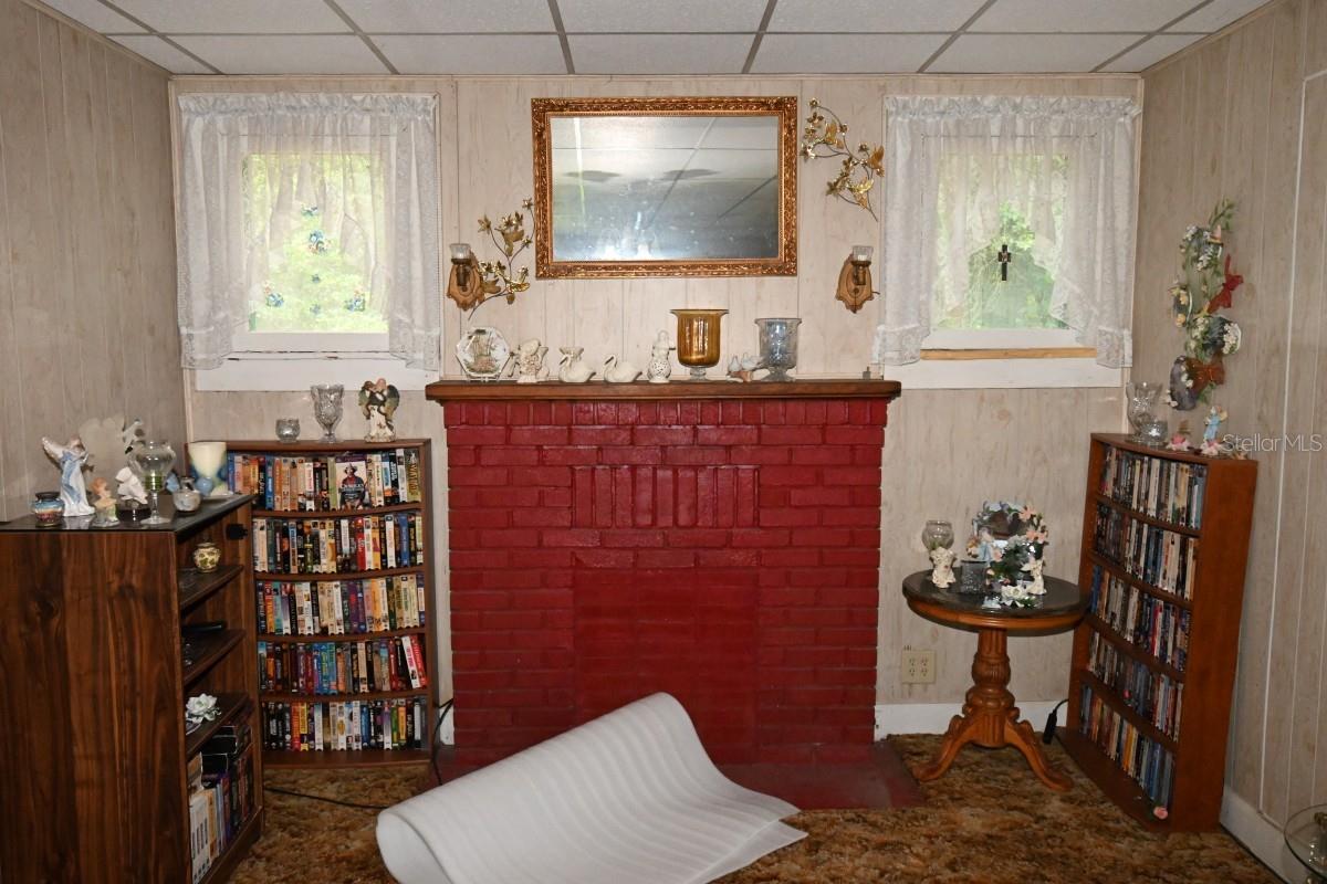 CLOSED FIREPLACE