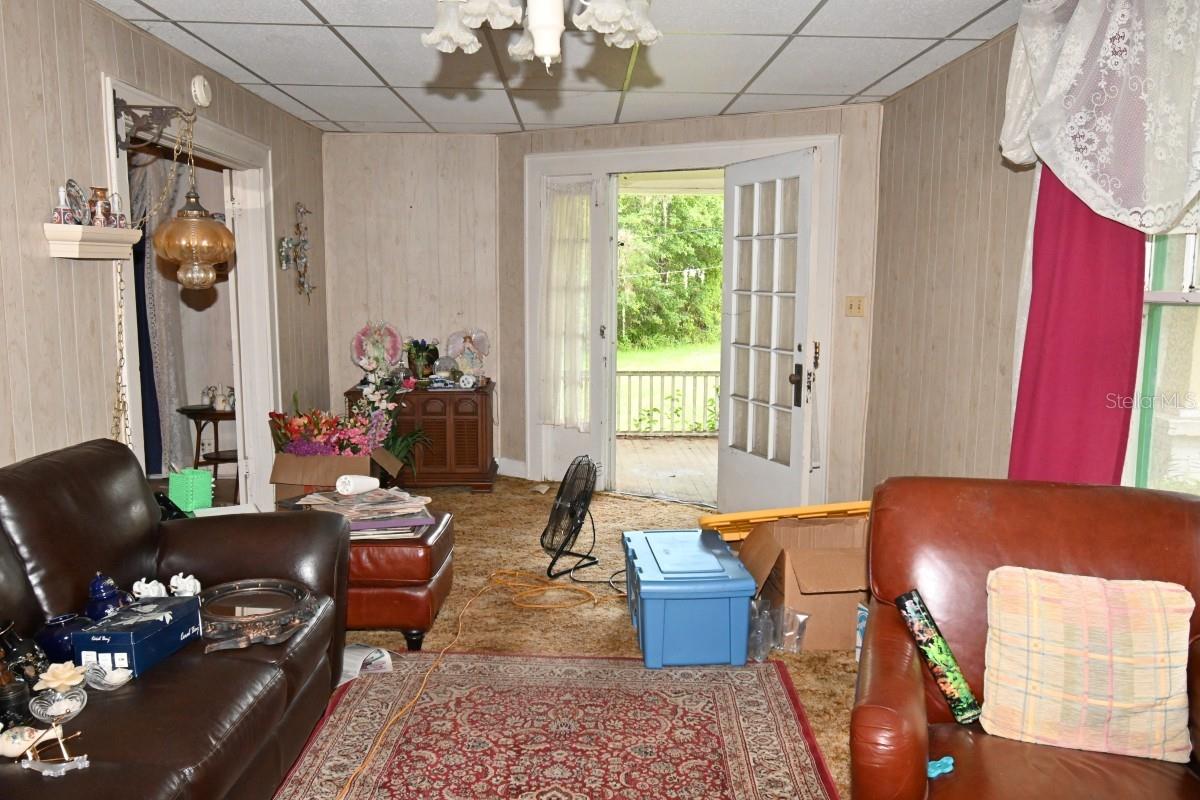 LIVING RM