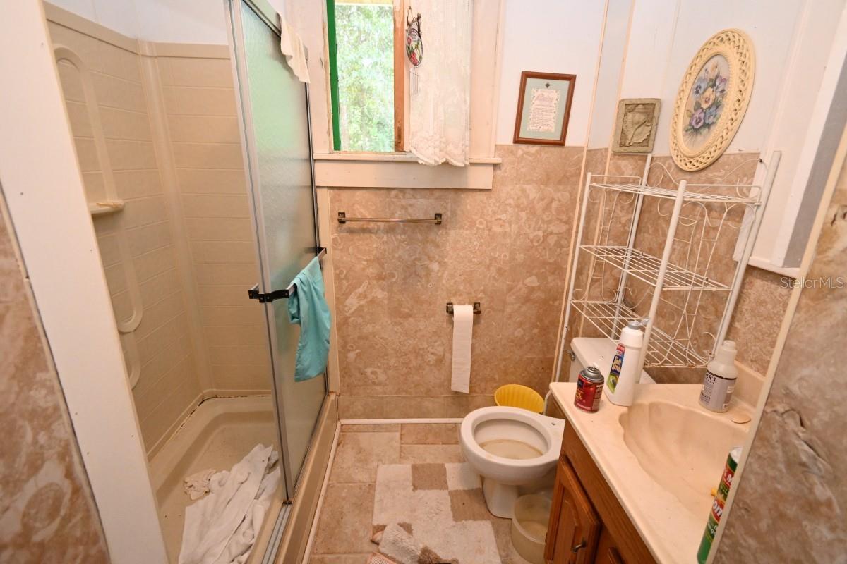1 BATHROOM