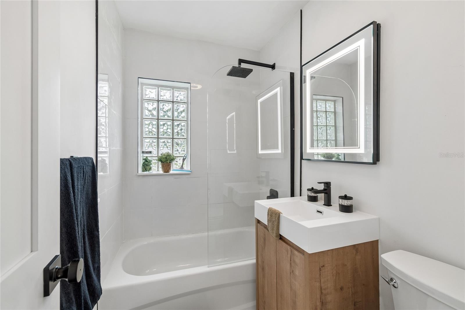 Hall guest bathroom