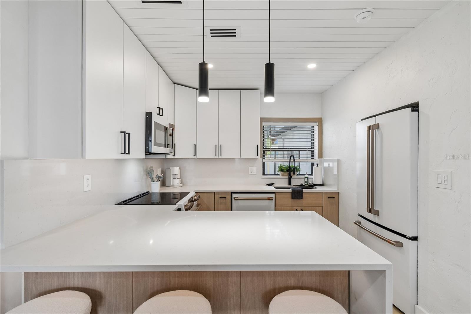 Kitchen with Quartz waterfall seating