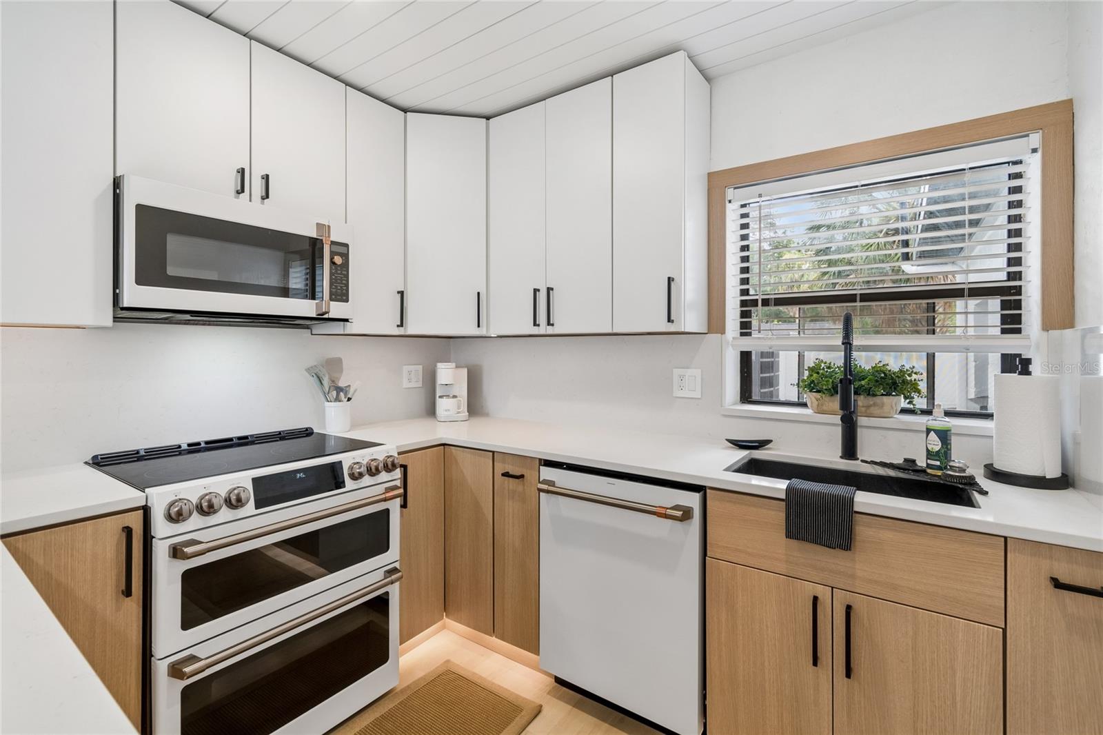 Kitchen with luxurious Cafe Series appliances