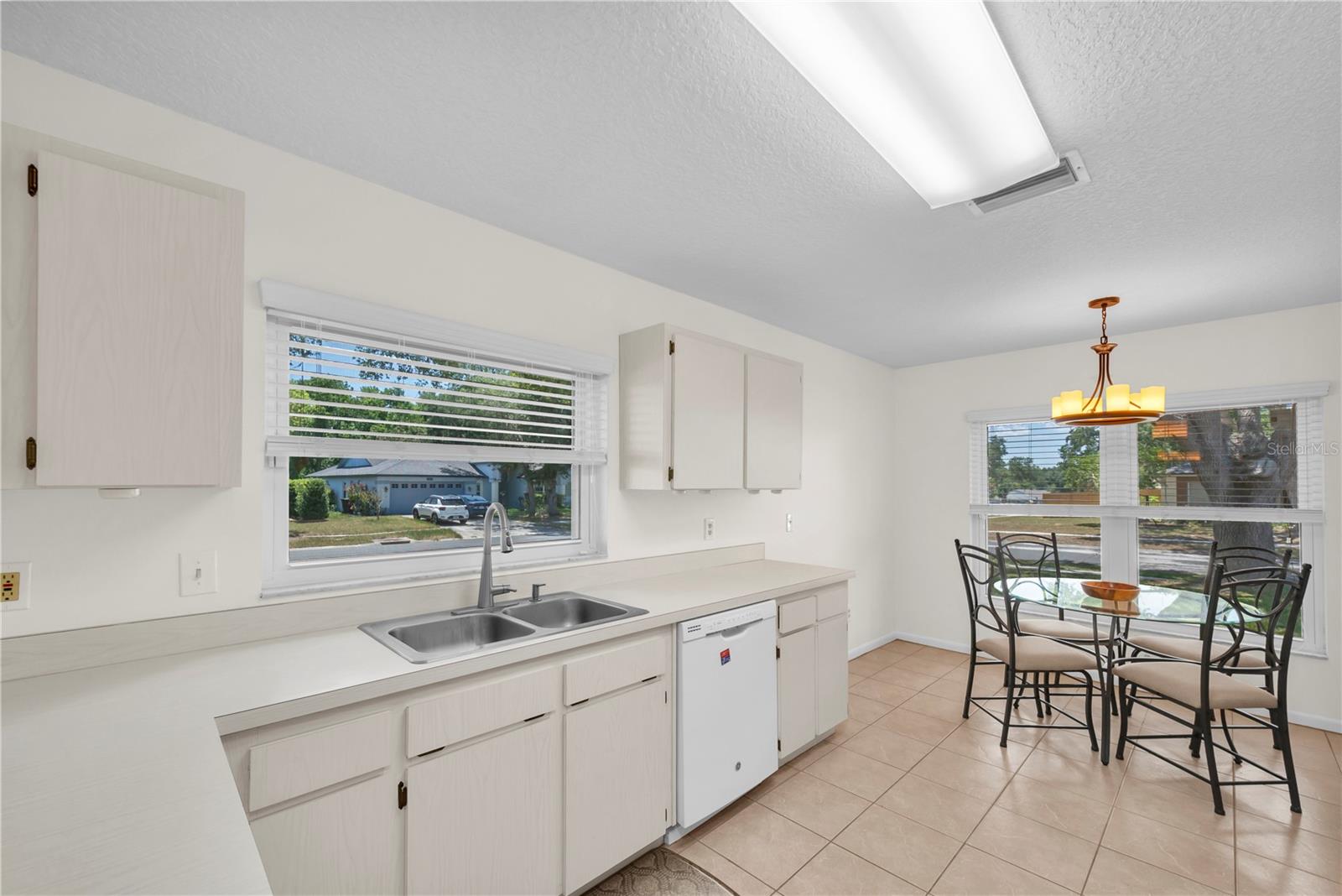 Light and Bright Kitchen