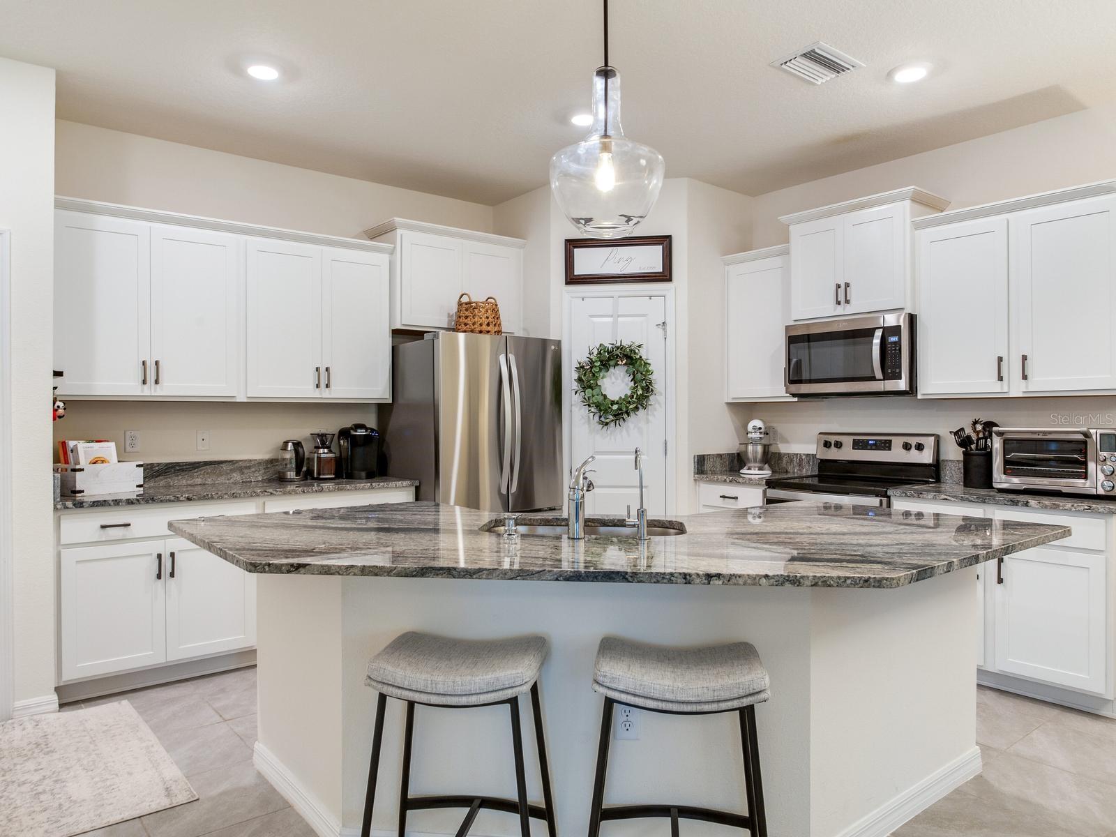 Kitchen with breakfast bar