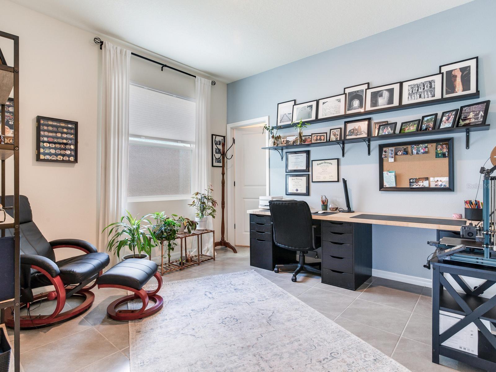 3rd bedroom/office/den with walk in closet
