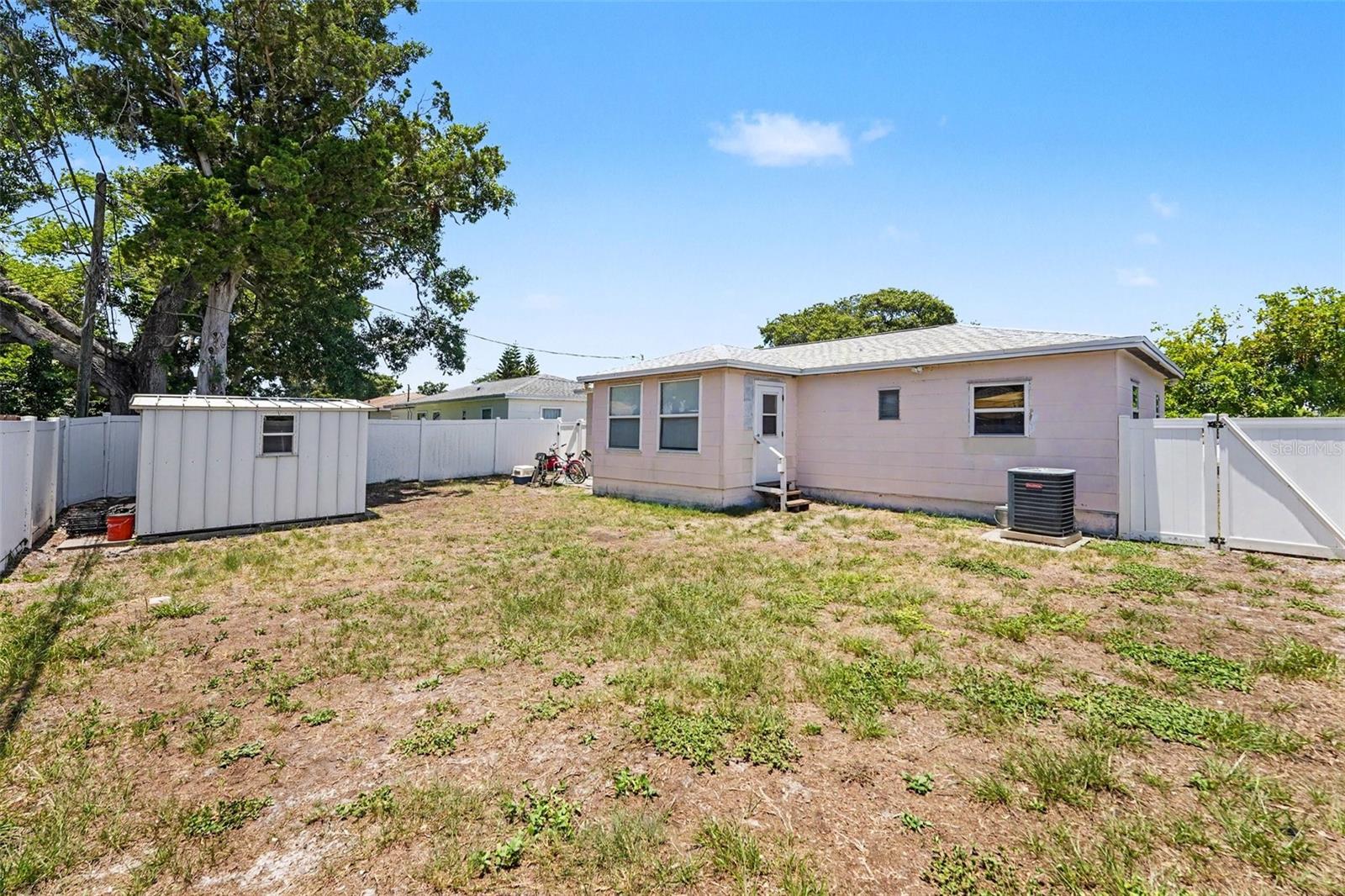 TB8522896