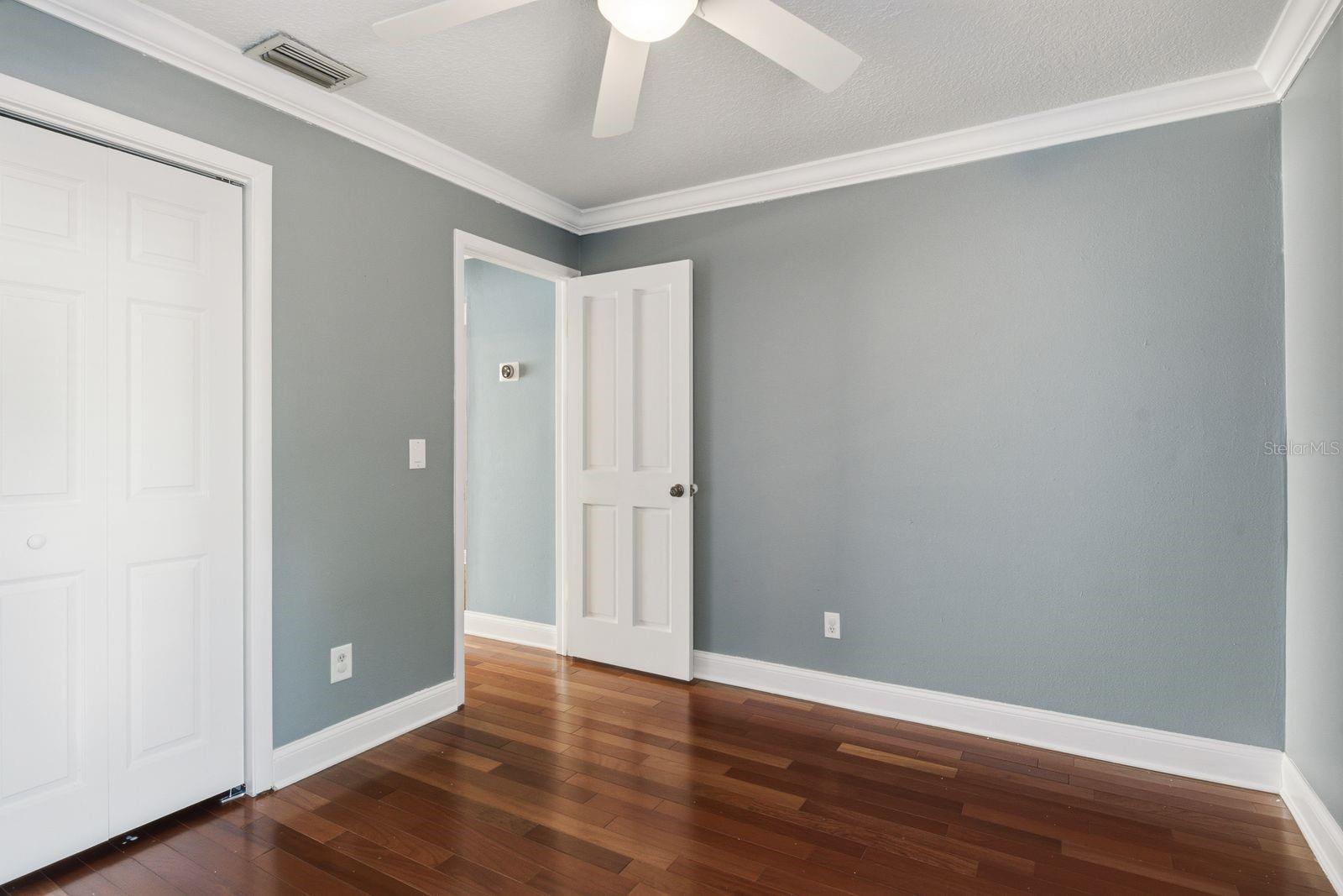 TB8522906