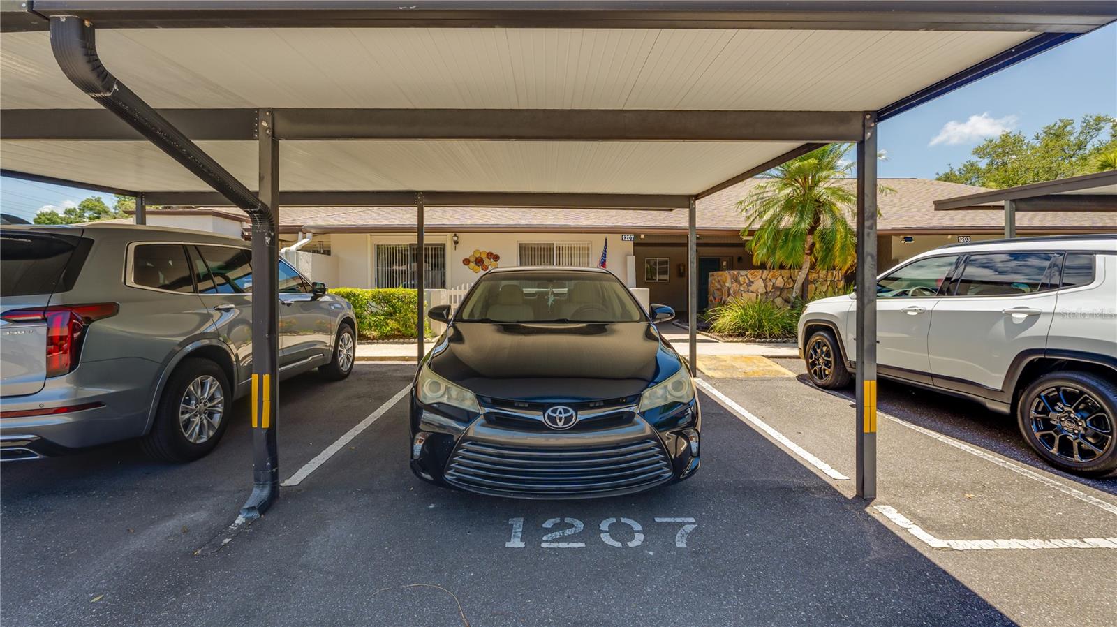 ASSIGNED COVERED PARKING RIGHT OUT YOUR FRONT DOOR