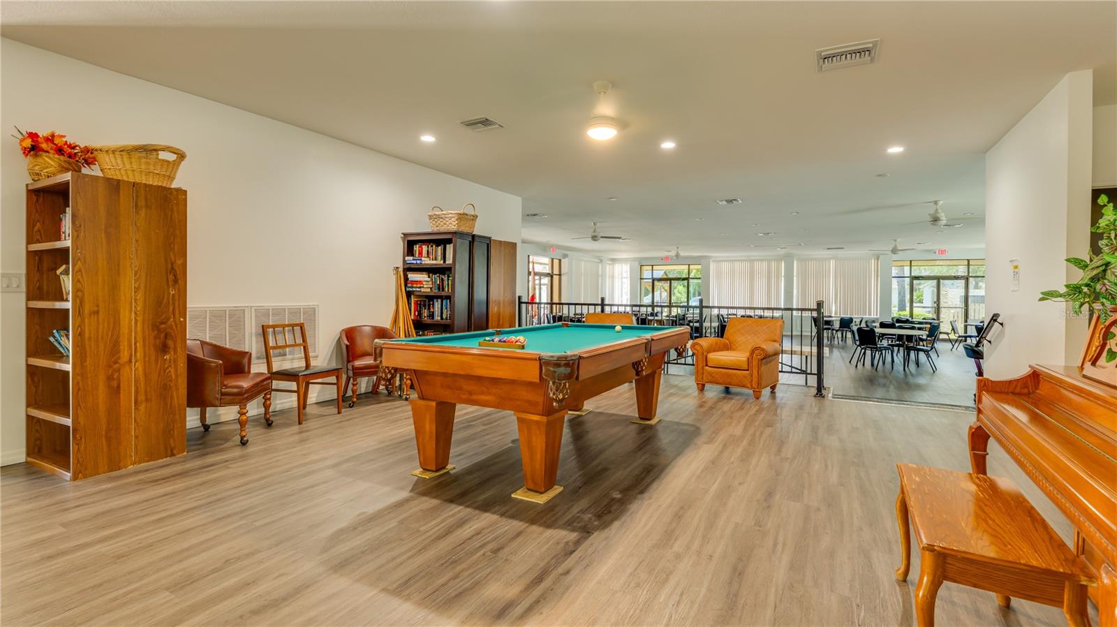 CLUBHOUSE
