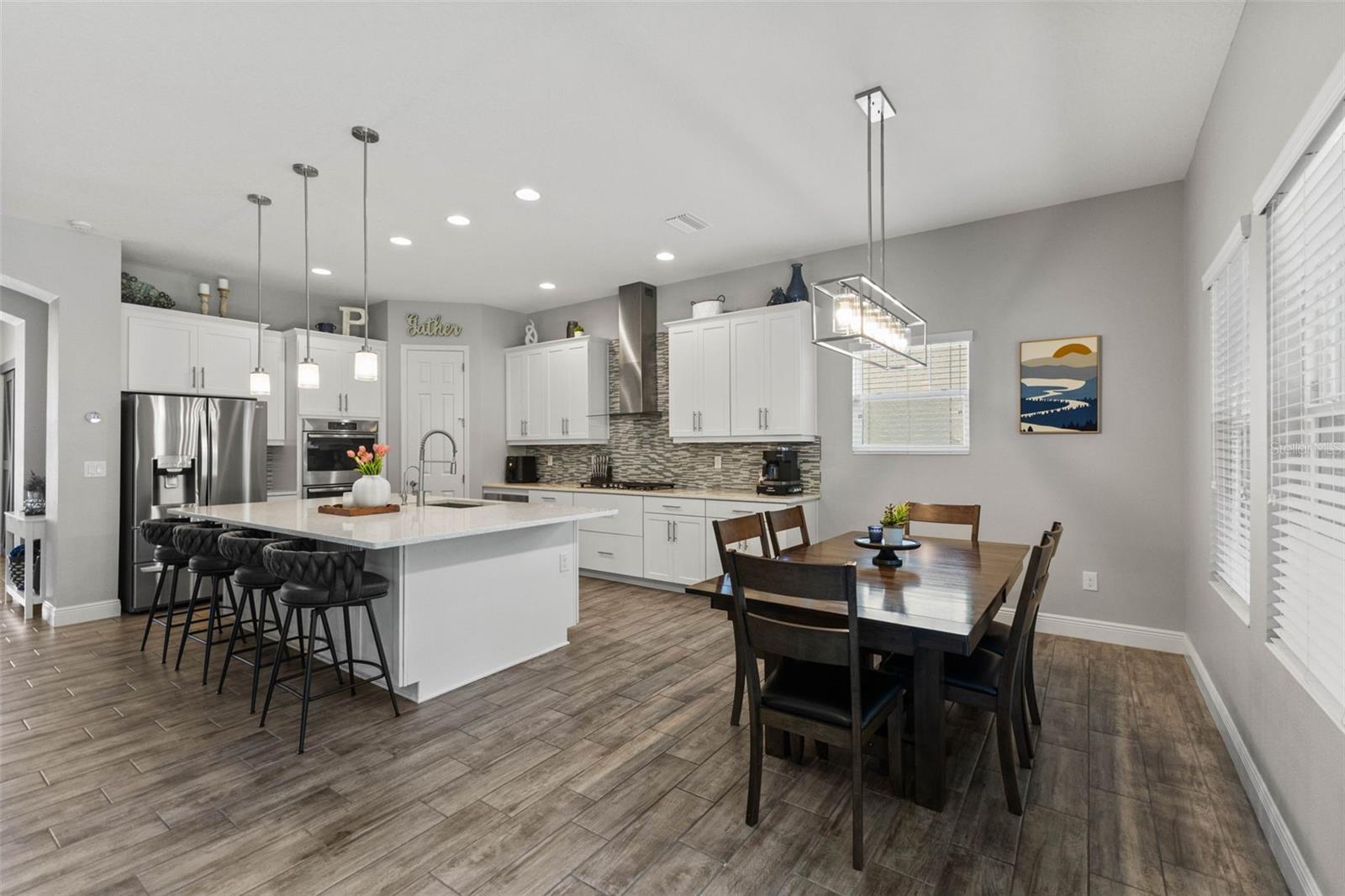 Large eat in space in Kitchen