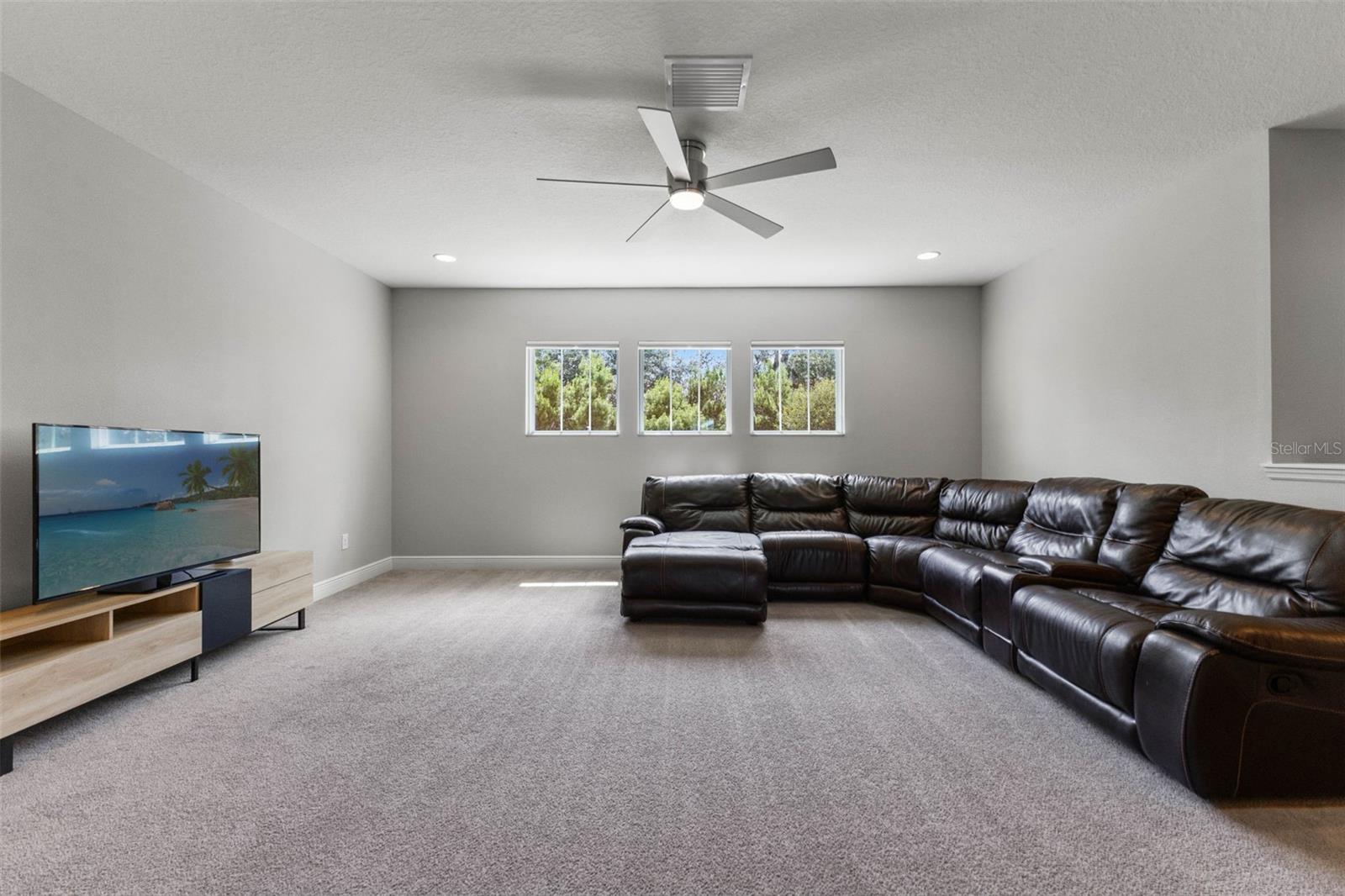 LARGE LOFT!