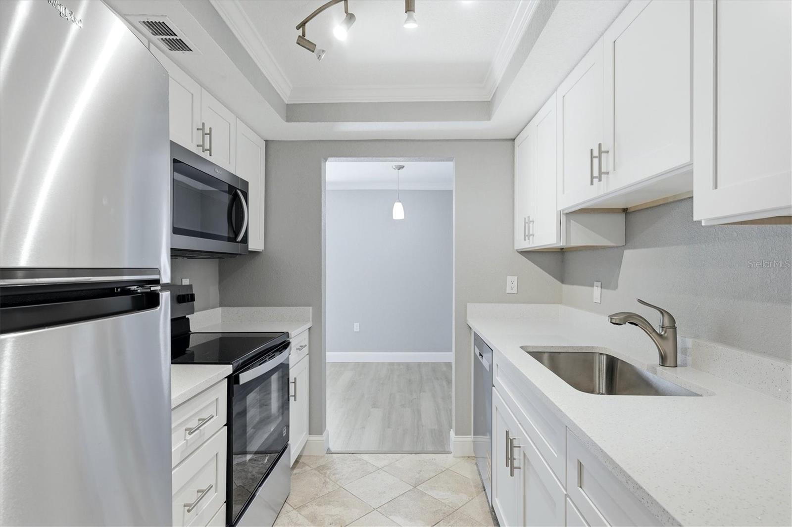 Kitchen, quartz countertops