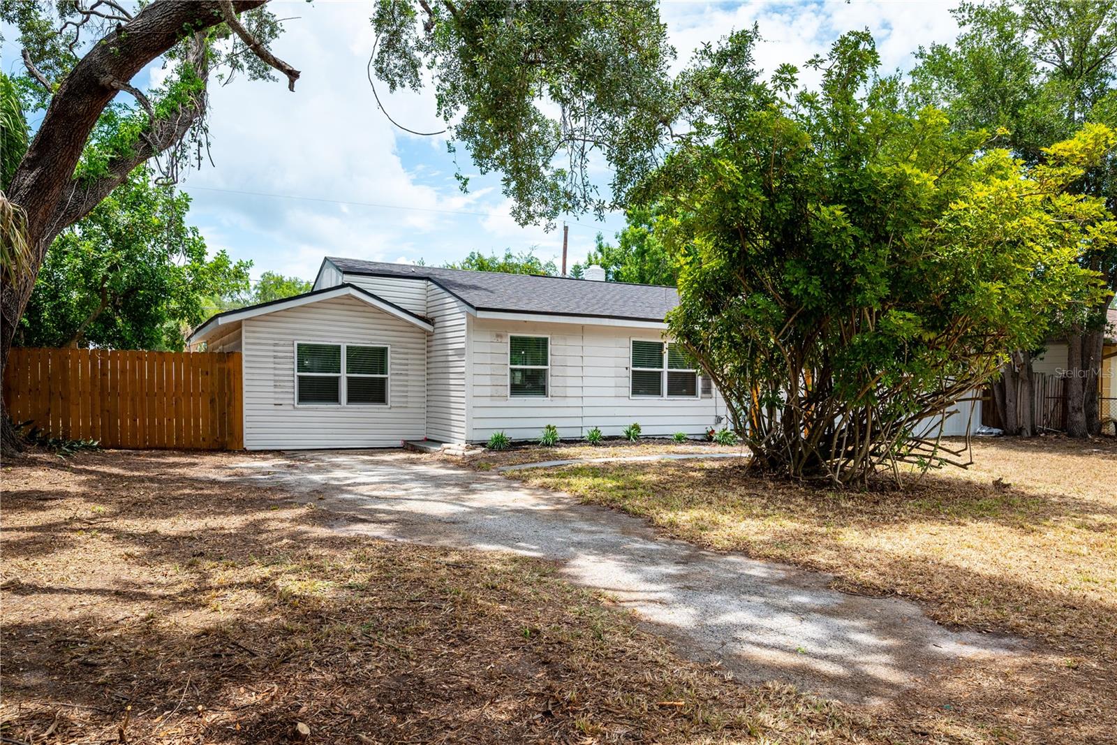 Large Driveway | Ton of Space for Carport