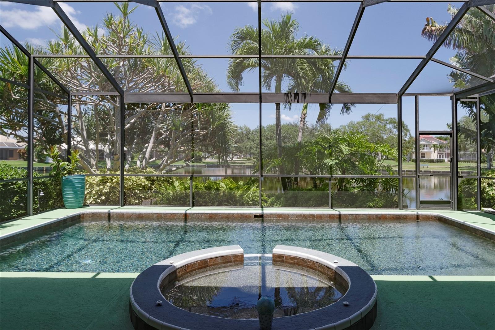Spa with Lake Front Vista