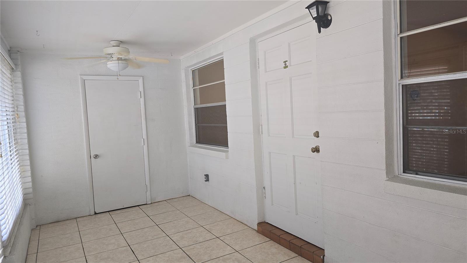 TB8523060