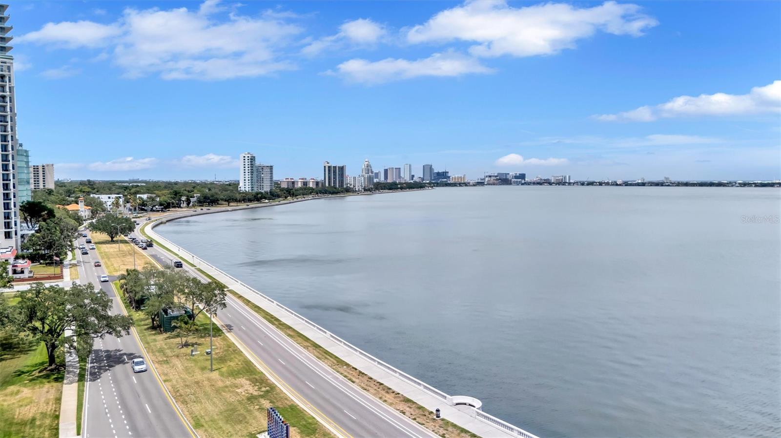 Minutes from Downtown Tampa, Restaurants, Shopping, Entertainment