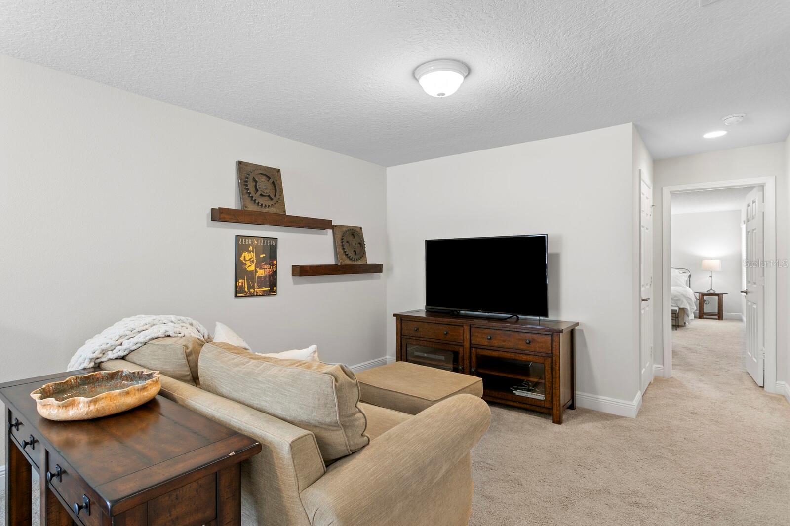 Large bonus area on 2nd floor