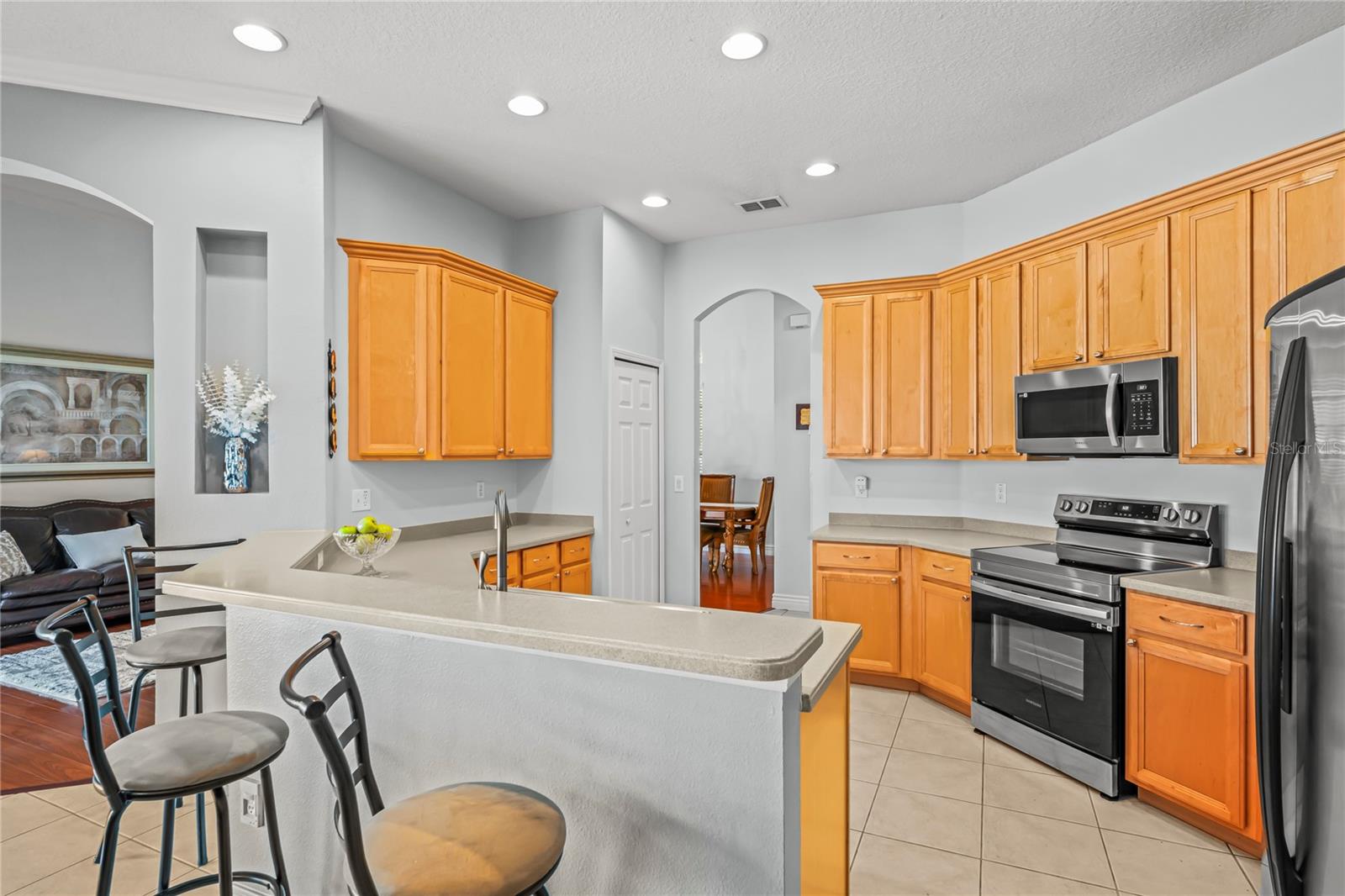 Kitchen with breakfast bar