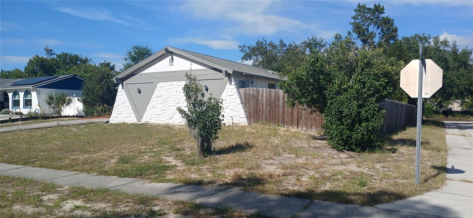 High and dry large corner property No Flood