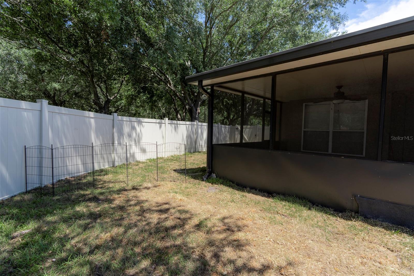 Privacy Vinyl Fencing