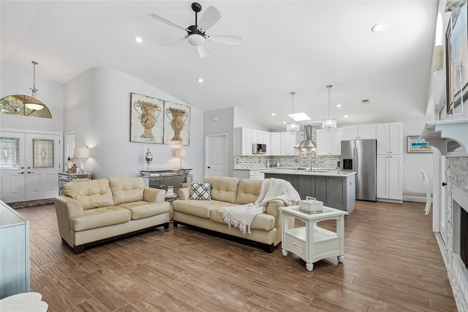 Living and kitchen open concept ideal for entertaining.