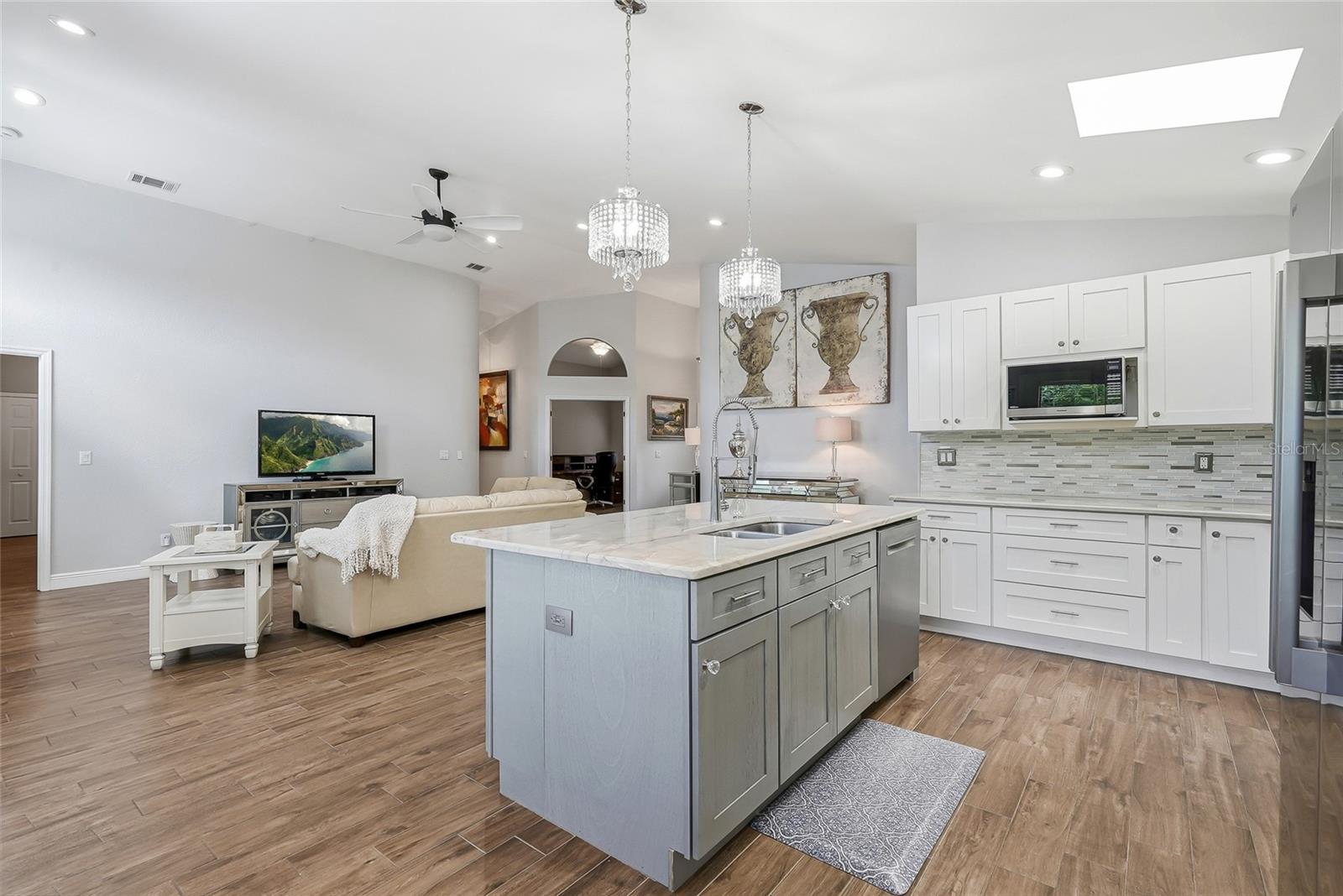 Many chefs can enjoy this kitchen at the same time.