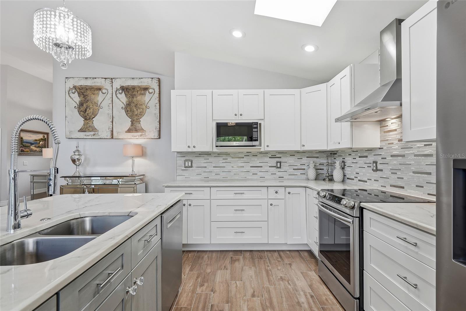 Range hood adds a level of sophistication.