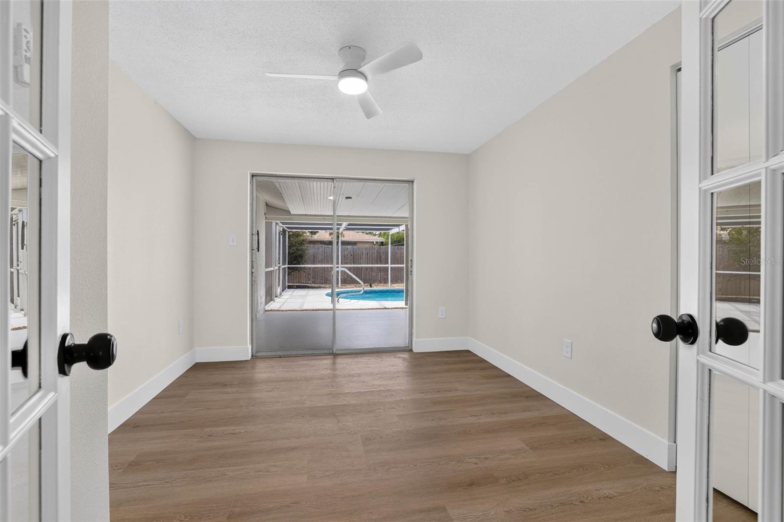 Bedroom 3/Access to Pool