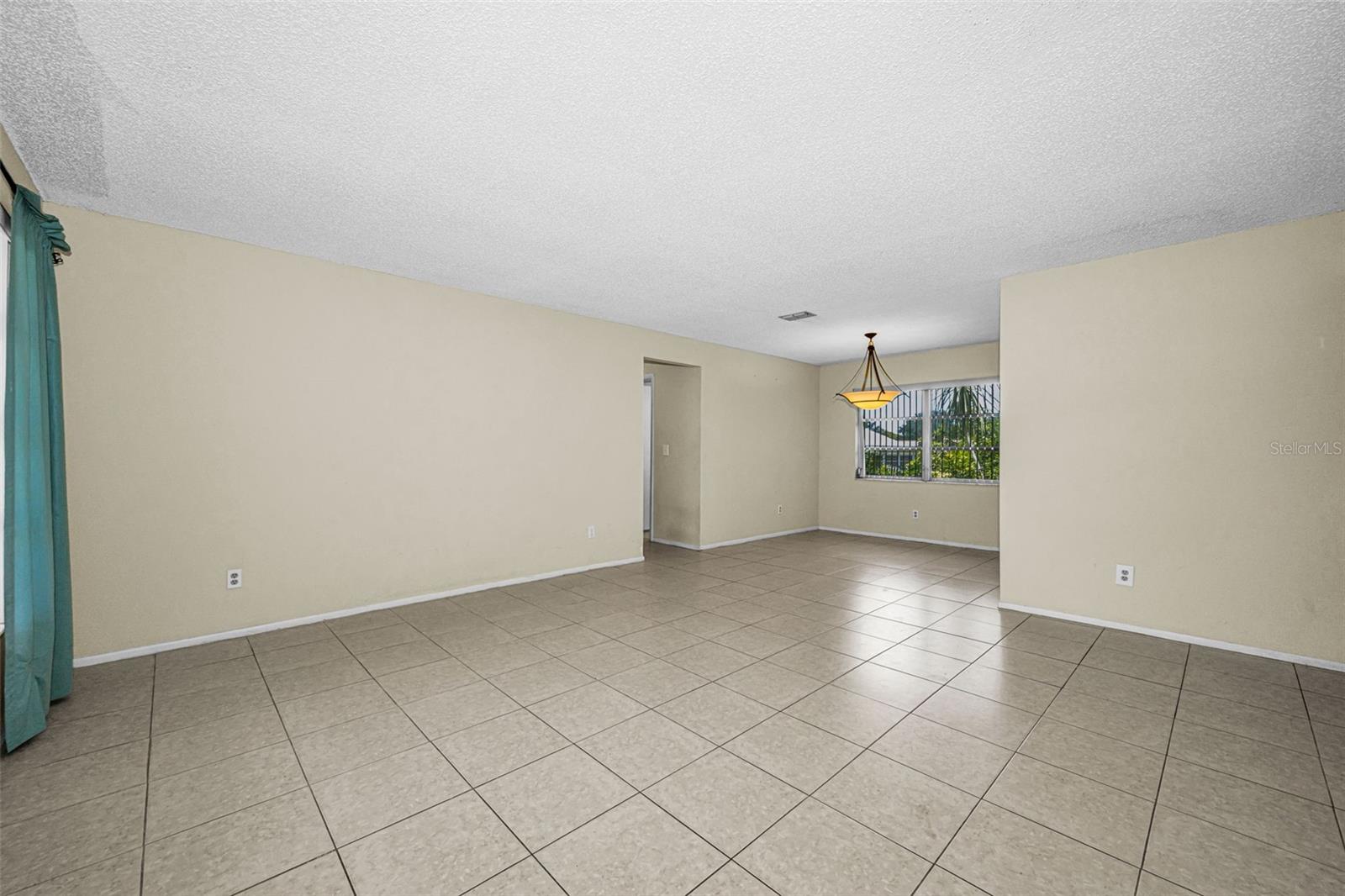 Living Room/ Dining room