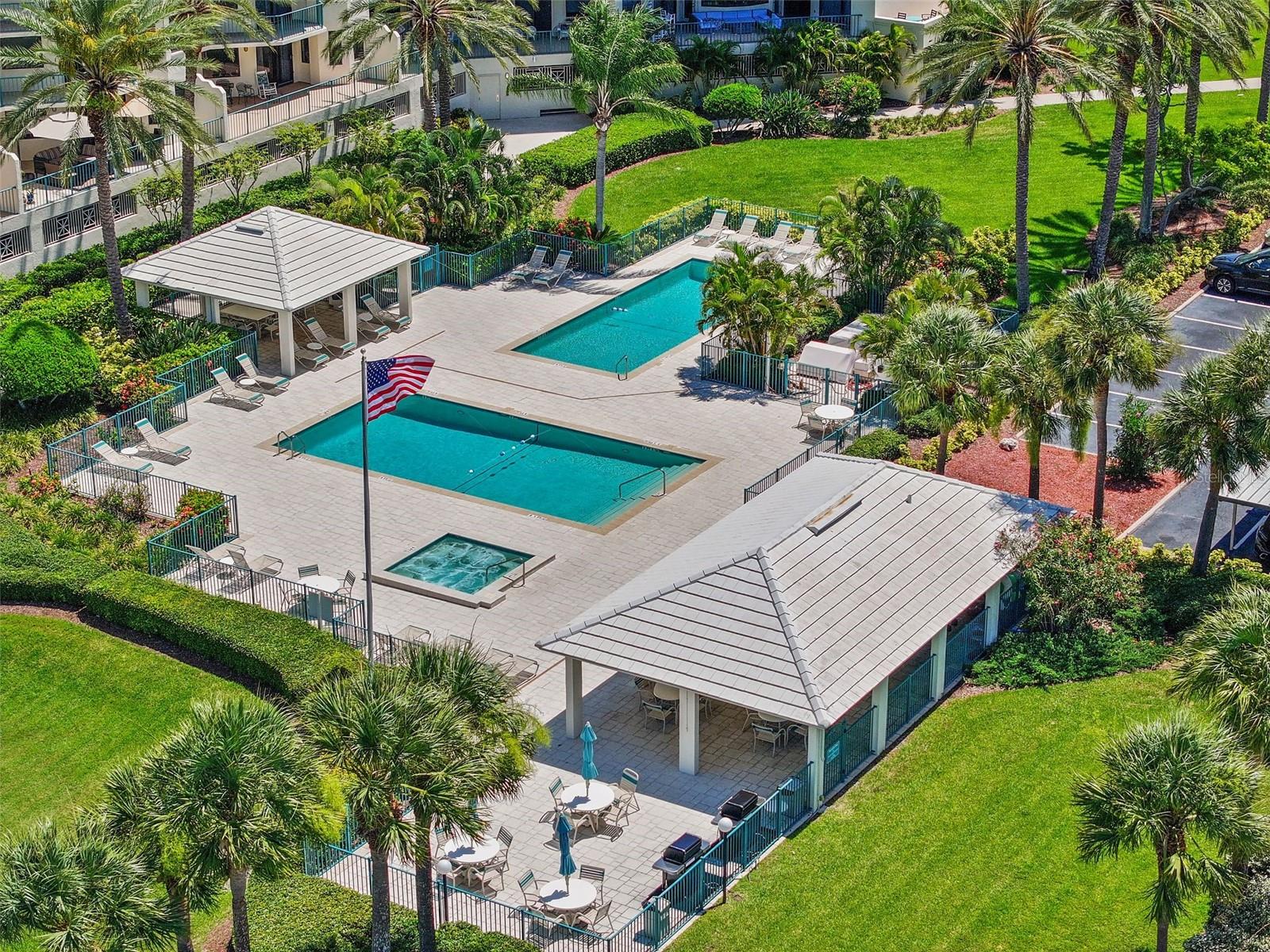 2 Pool and a Spa! 2 Pavillions
