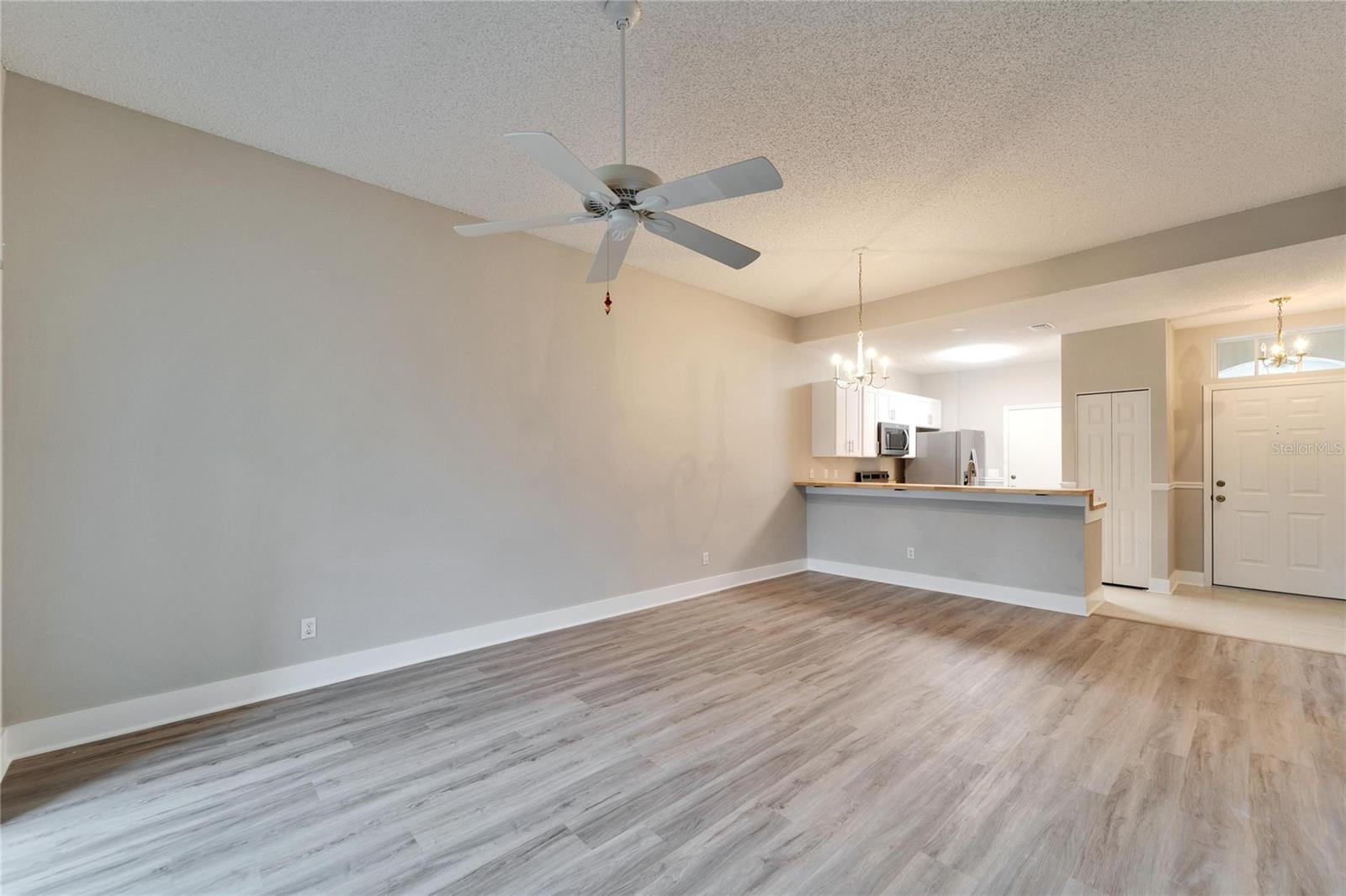 TB8523138
