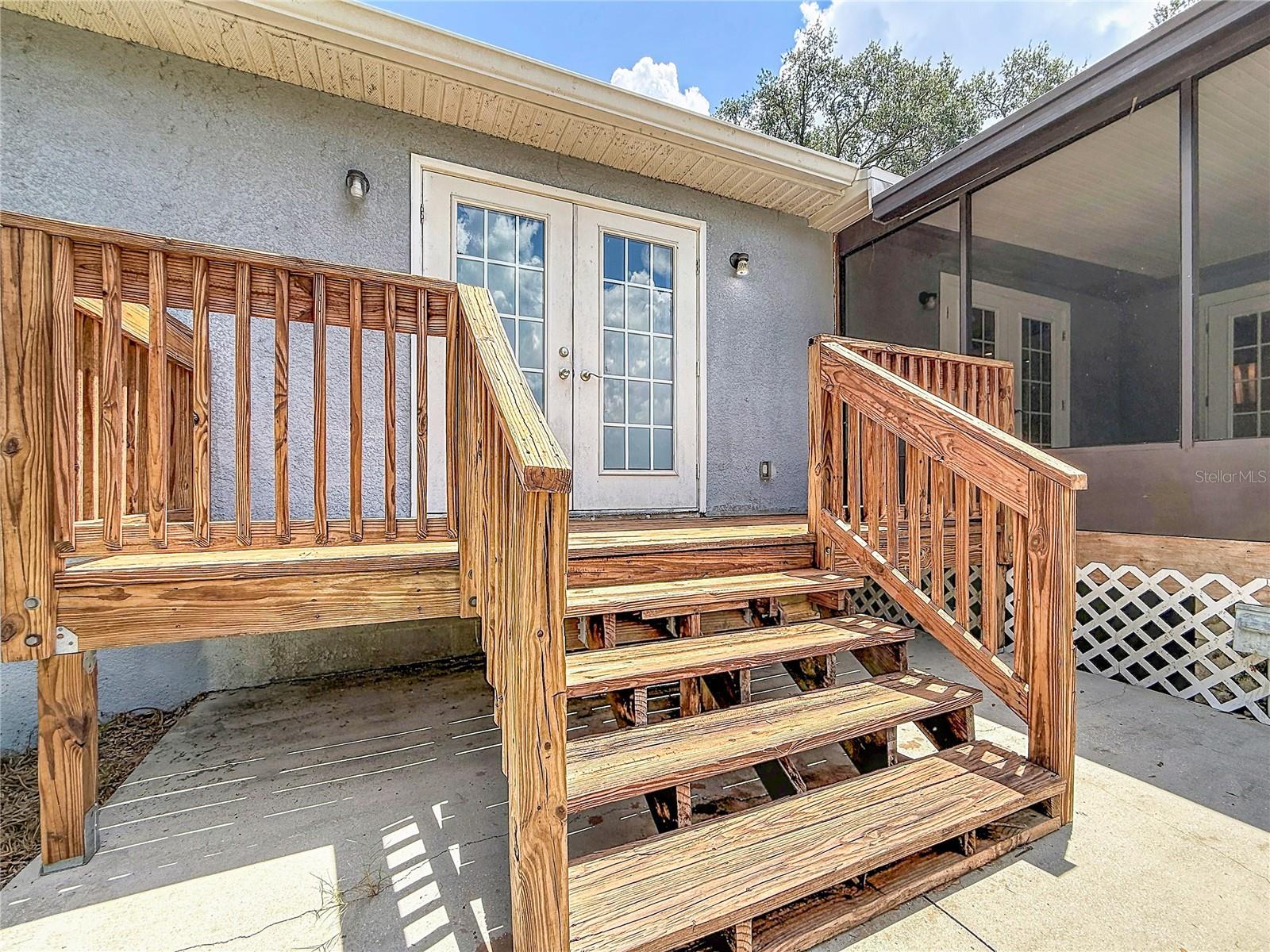 Primary Bedroom side deck