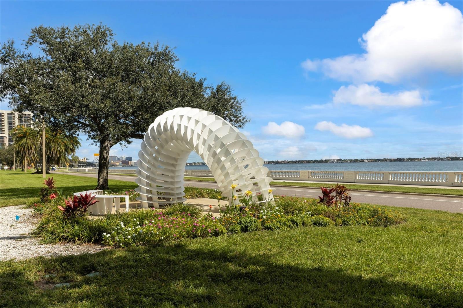 TB8523160