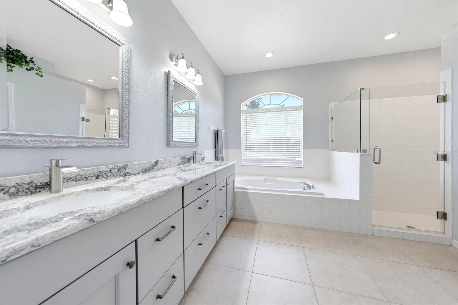 Primary Bedroom en suite bath