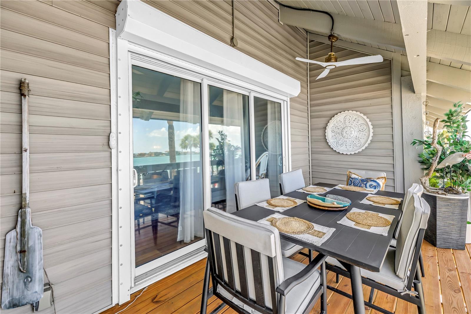 Balcony outdoor eating space