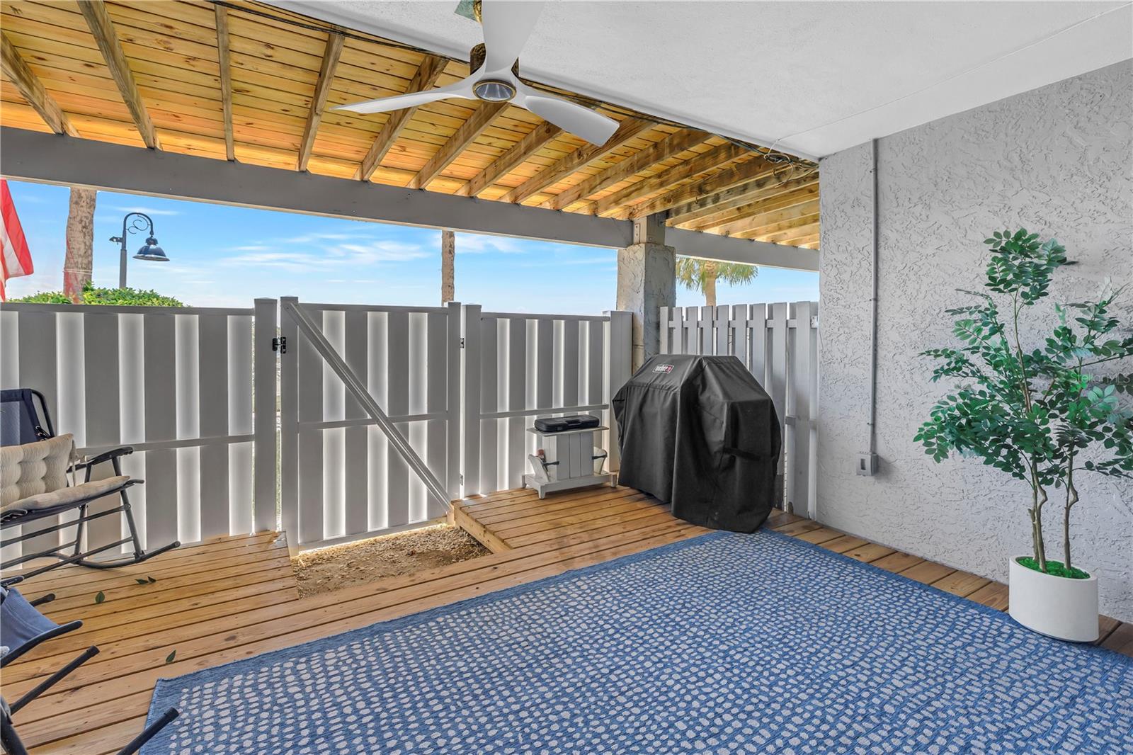 Spacious outdoor area on 1st level bonus area