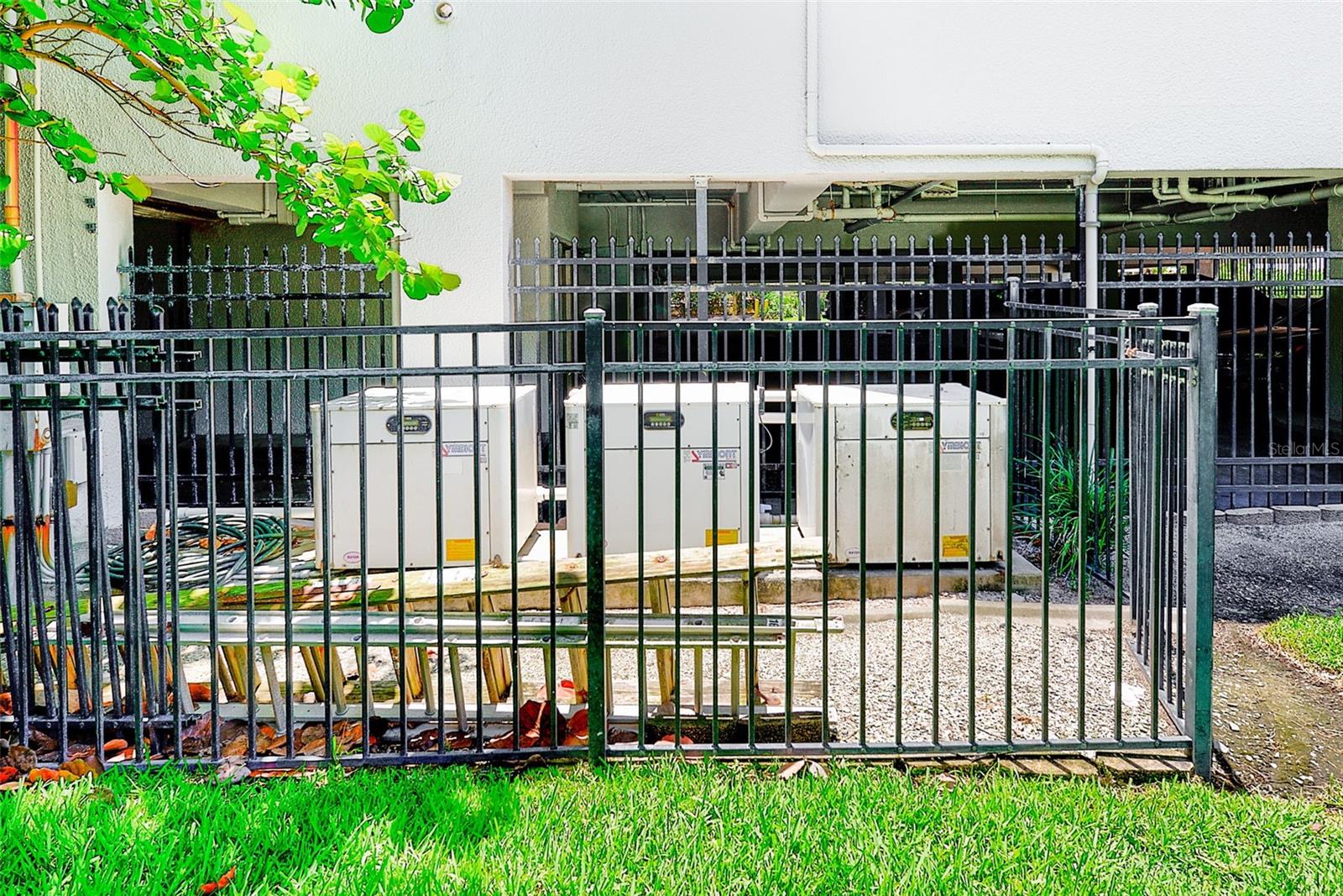 Geothermal System to heat and cool the pool and jacuzzi