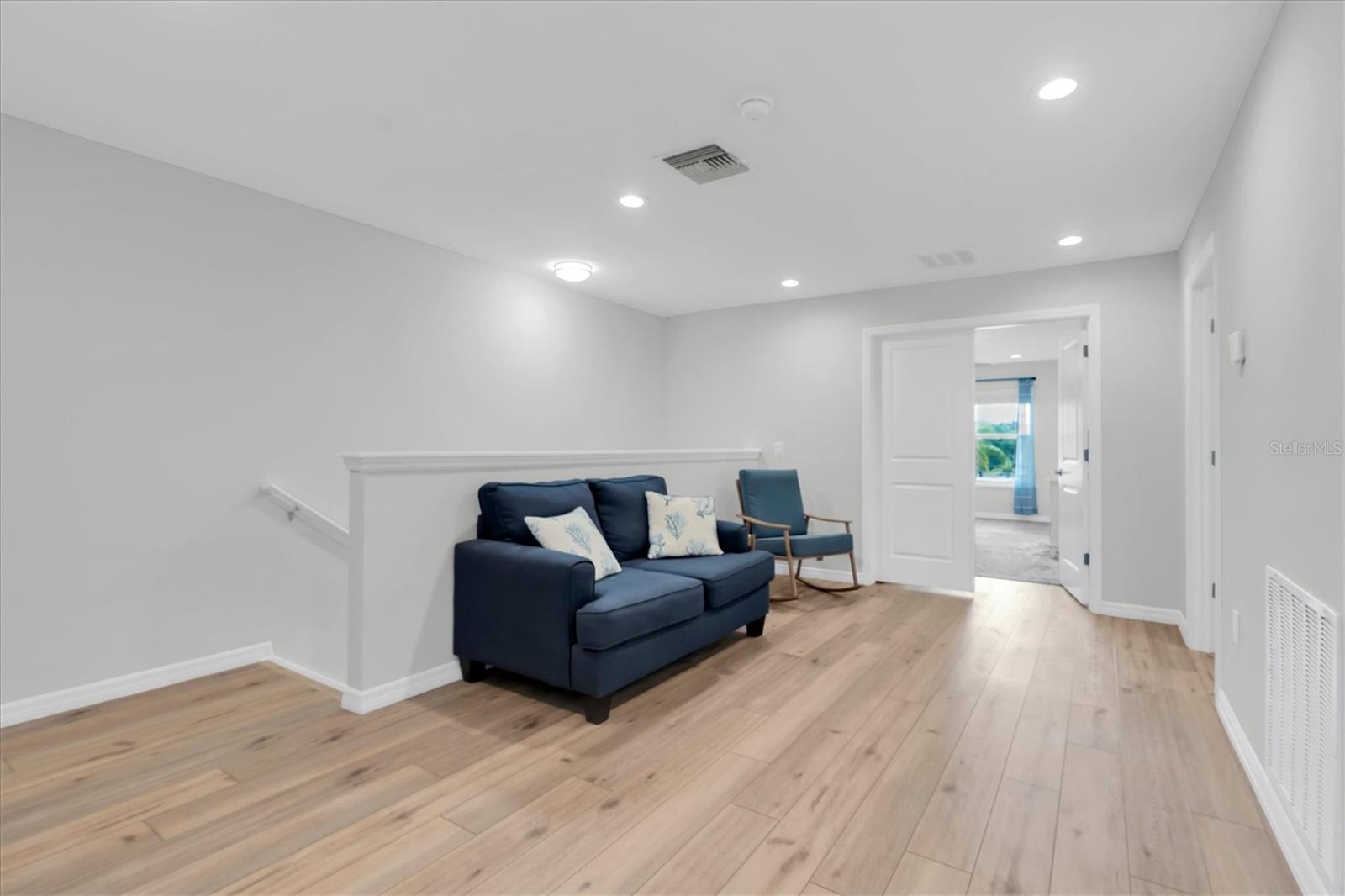 upstairs loft/office/ flex space