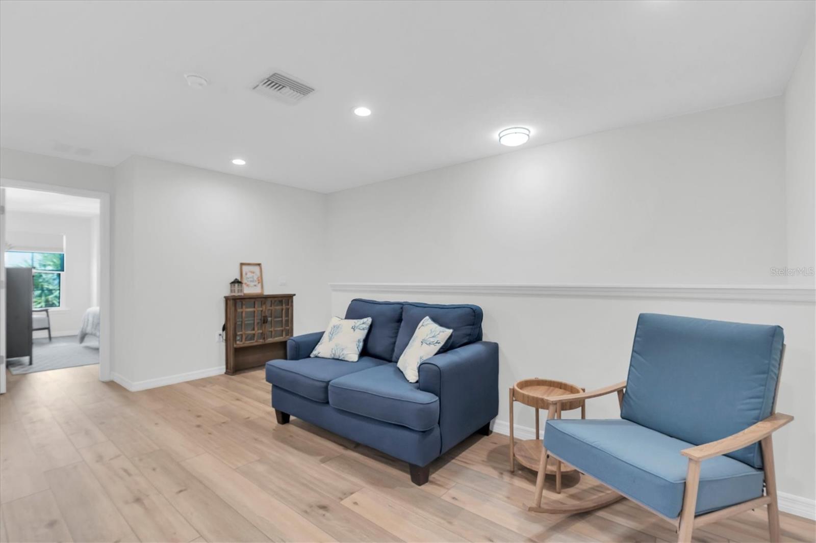 upstairs loft/office/ flex space