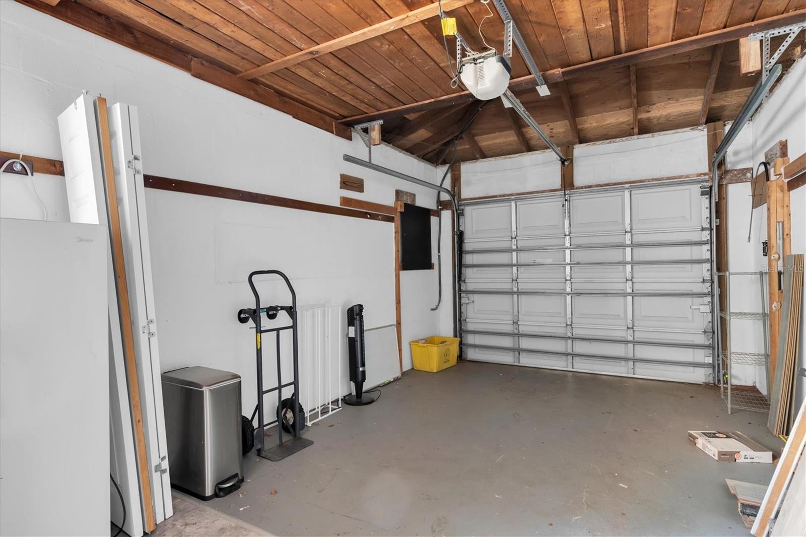 1-car garage off of kitchen